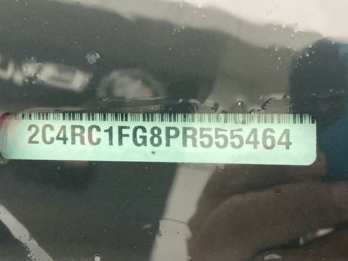 Used 2023 Chrysler Pacifica Touring FWD image 11