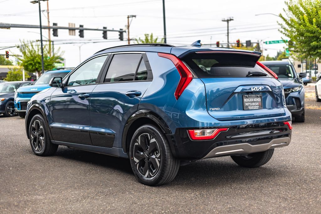 Used 2023 Kia Niro Wind FWD image 9