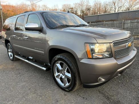 Used 2014 Chevrolet Suburban LTZ image 6