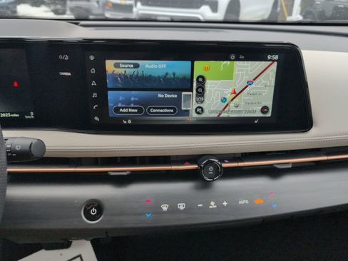 Used 2024 Nissan Ariya FWD image 21