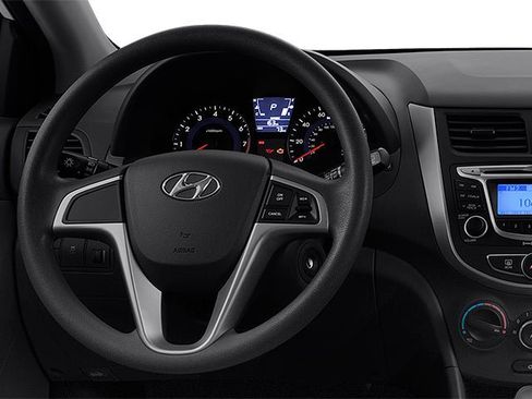 Used 2013 Hyundai Accent SE FWD image 6