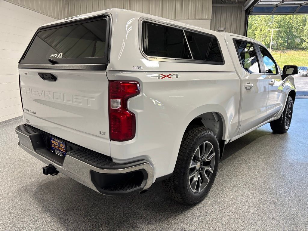 Used 2024 Chevrolet Silverado 1500 LT AWD/4WD image 7
