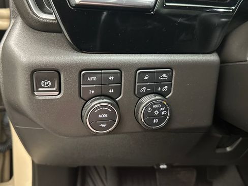 Used 2022 Chevrolet Silverado 1500 LT Trail Boss w/ LT Trail Boss Premium Package AWD/4WD image 30