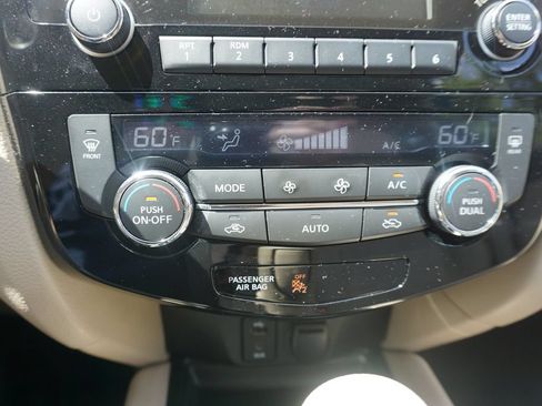 Used 2015 Nissan Rogue SV FWD image 10