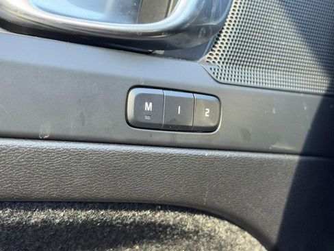 Certified 2025 Volvo XC40 B5 Plus image 17