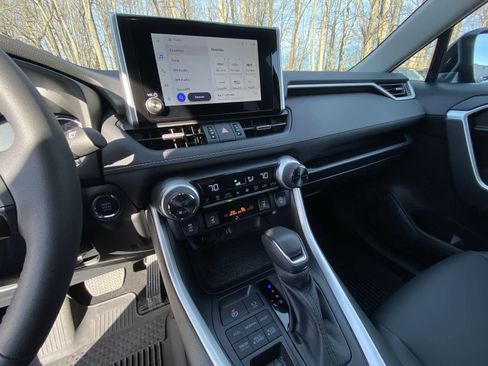 Certified 2025 Toyota RAV4 XLE Premium image 24