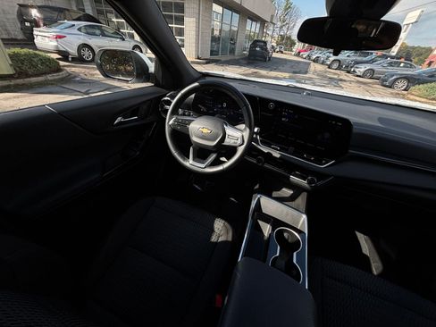 Used 2025 Chevrolet Equinox LT image 38