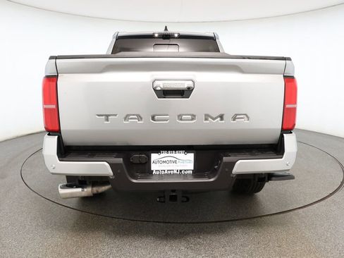 Used 2025 Toyota Tacoma Limited image 5