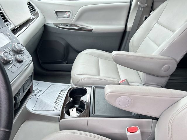 Used 2020 Toyota Sienna XLE FWD image 37