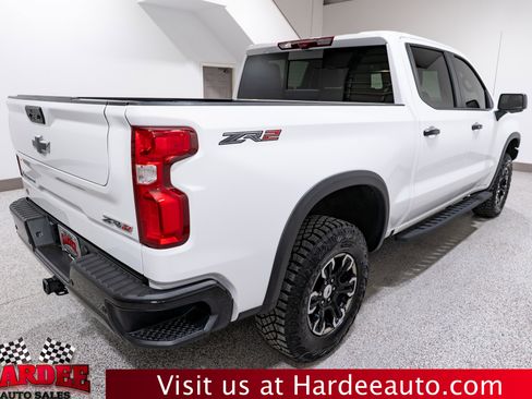 Used 2025 Chevrolet Silverado 1500 ZR2 w/ Technology Package image 5