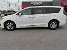 Used 2017 Chrysler Pacifica Touring-L FWD image 4