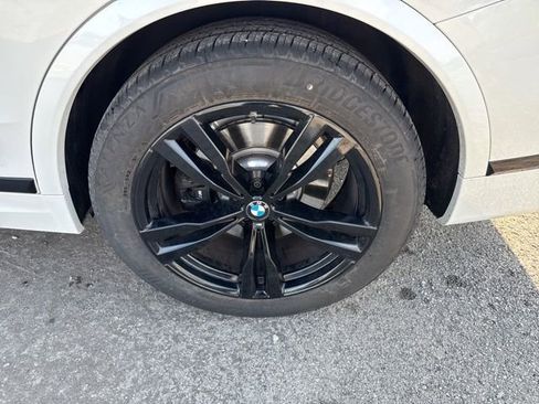 Used 2023 BMW X7 xDrive40i w/ M Sport Package AWD/4WD image 10