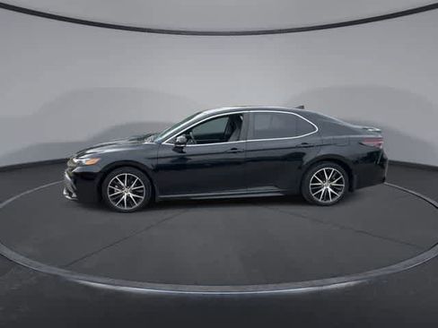 Used 2023 Toyota Camry SE FWD image 5