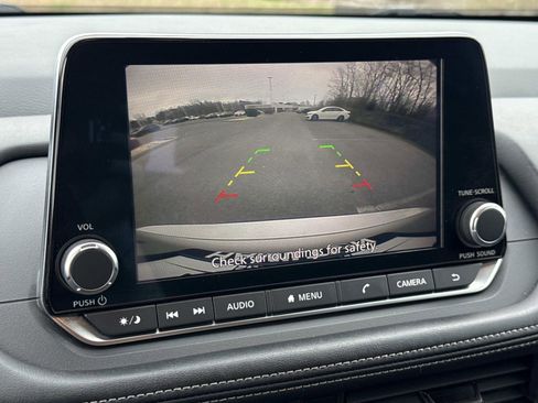 Used 2024 Nissan Rogue S image 10