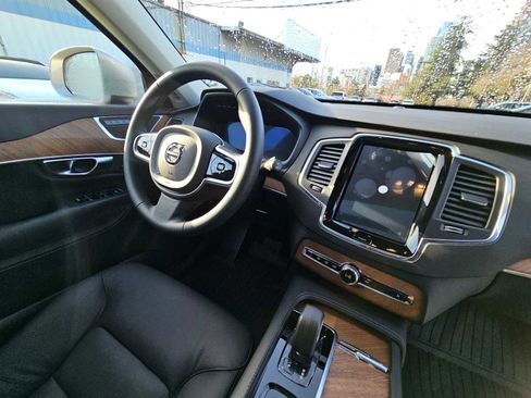 Used 2025 Volvo XC90 B6 Core w/ Protection Package Premier image 19
