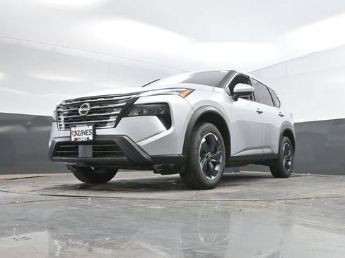 Used 2025 Nissan Rogue SV AWD/4WD image 50