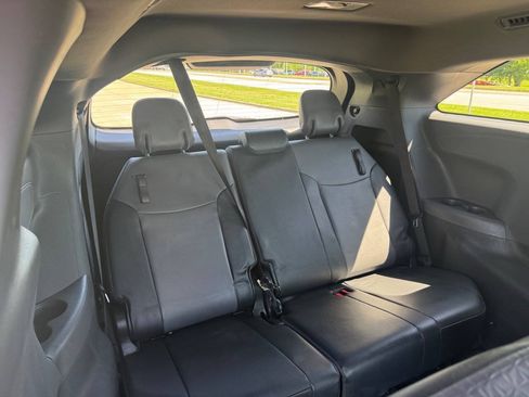 Used 2021 Toyota Sienna XSE FWD image 15