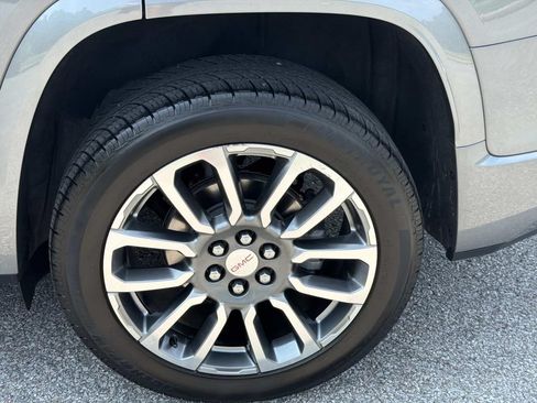 Used 2022 GMC Acadia Denali w/ Denali Ultimate Package AWD/4WD image 11