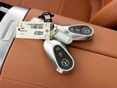 Used 2025 Mercedes-Benz GLC 350e 4MATIC image 17