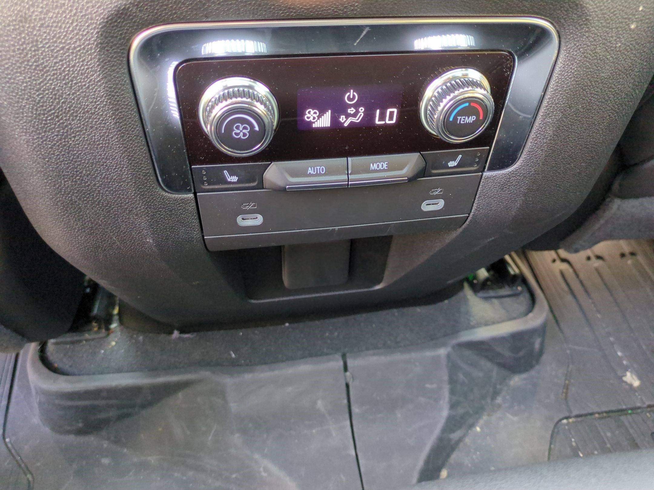 Used 2024 GMC Yukon AT4 AWD/4WD image 28