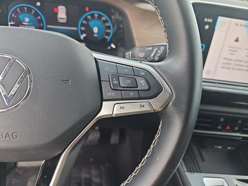 Used 2025 Volkswagen Atlas SE FWD image 14