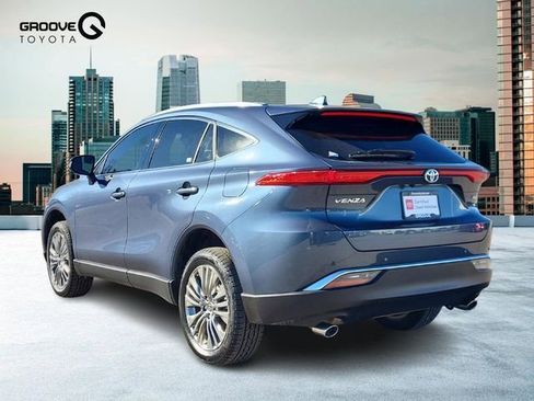 Used 2024 Toyota Venza XLE image 3