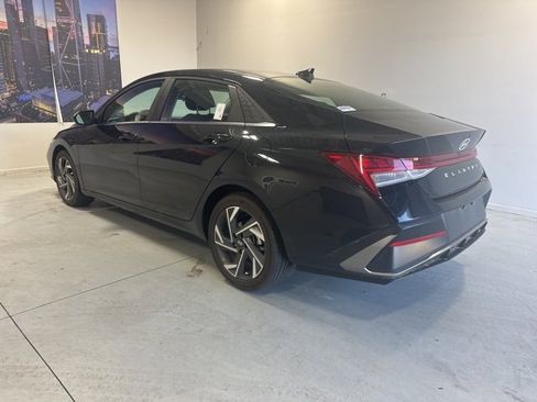 Used 2025 Hyundai Elantra SEL image 8