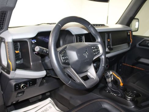 Used 2023 Ford Bronco Badlands image 23