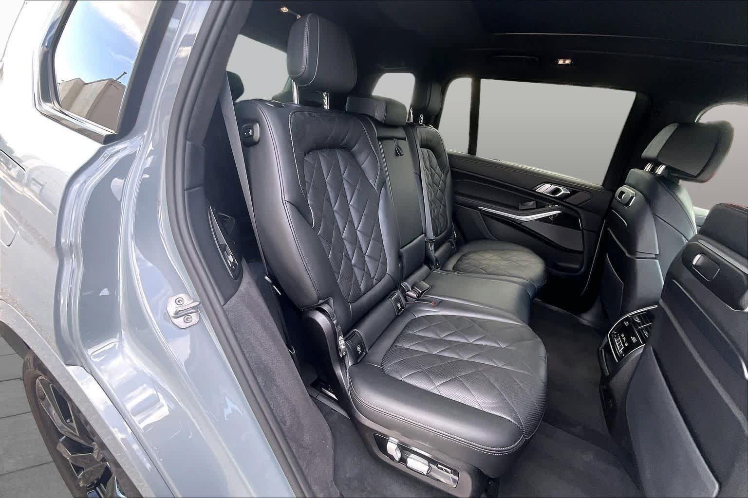 Used 2025 BMW X7 xDrive40i w/ M Sport Package AWD/4WD image 19