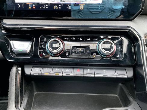 Used 2025 GMC Sierra 3500 AT4 w/ AT4 Premium Plus Package image 19