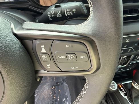 Used 2025 Jeep Wrangler Unlimited Rubicon AWD/4WD image 28