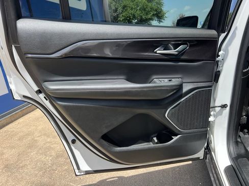 Used 2022 Jeep Grand Cherokee L Laredo RWD image 21