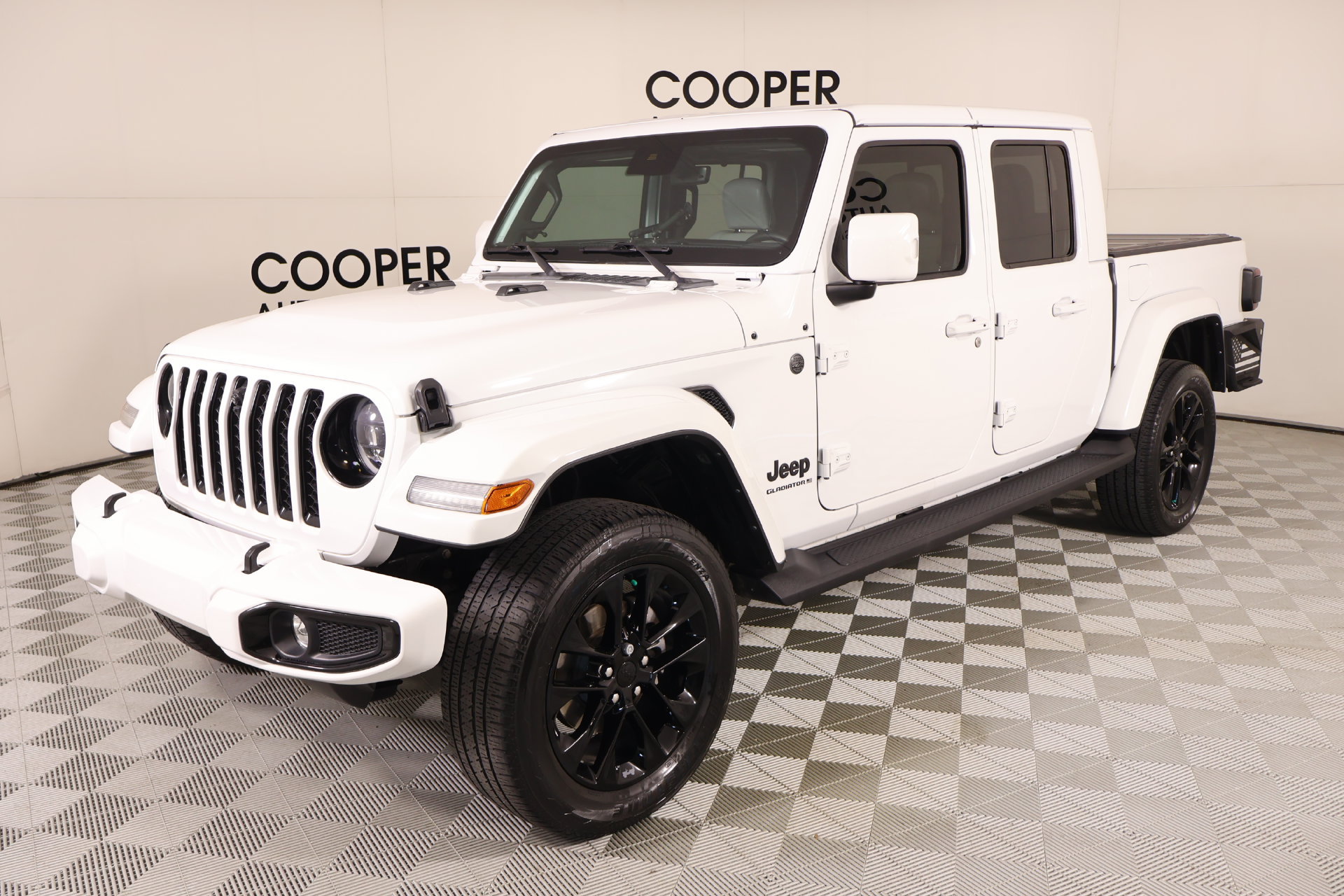 Used 2023 Jeep Gladiator Overland AWD/4WD image 11