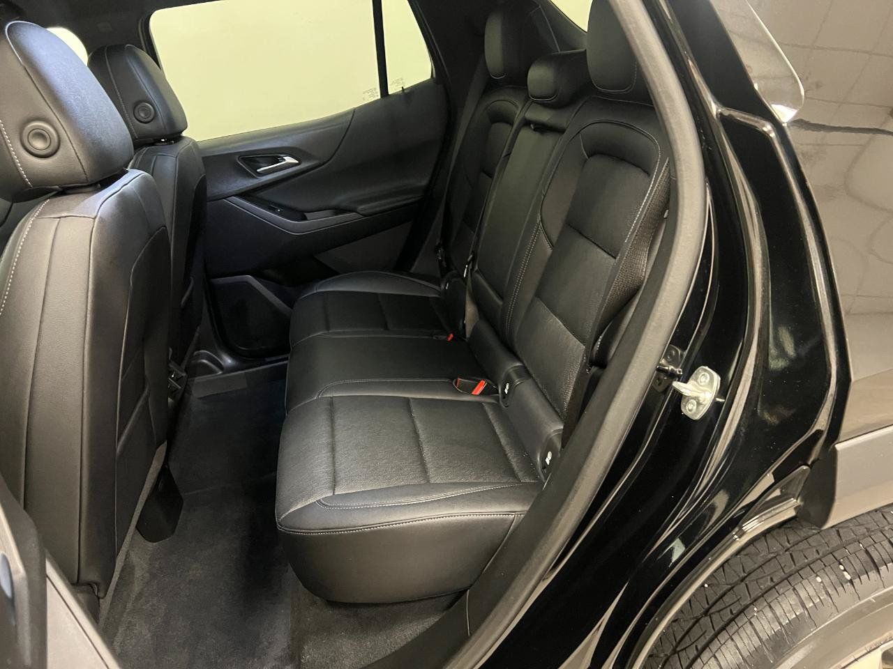 Used 2025 Chevrolet Equinox LT w/ Convenience Package II FWD image 27