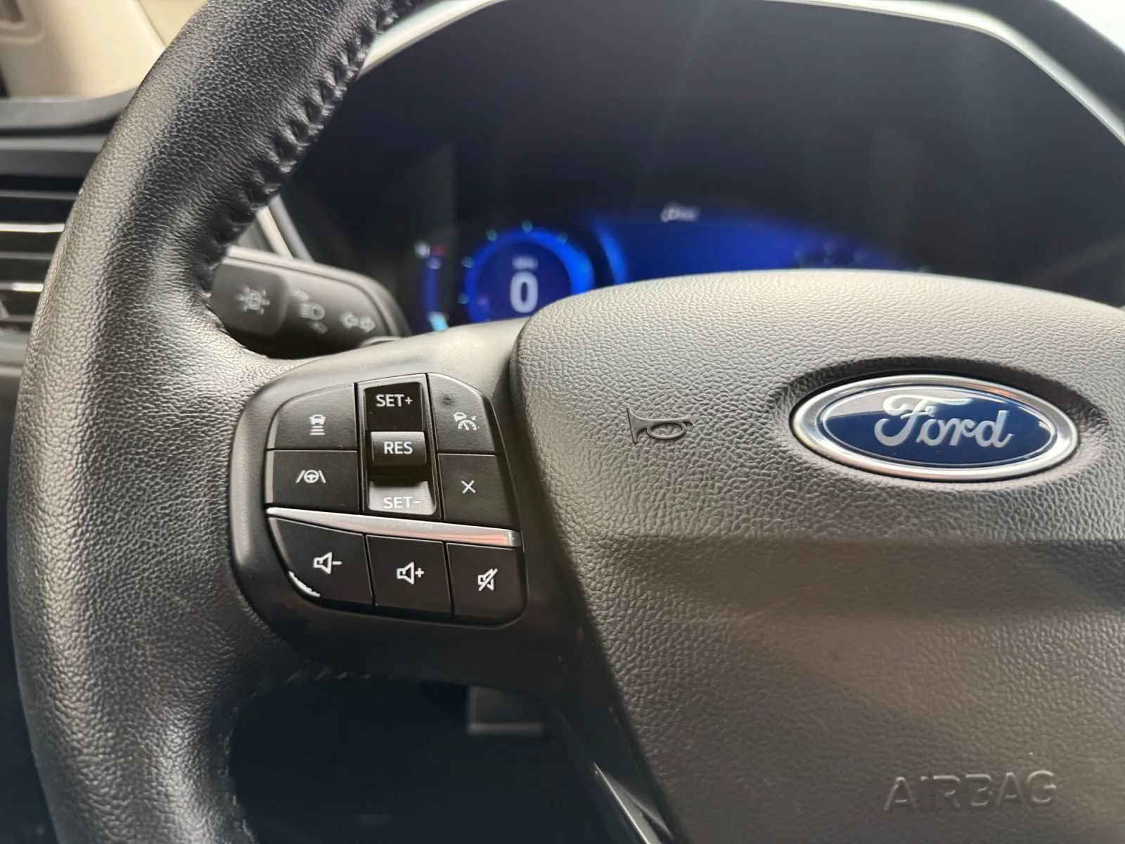Used 2020 Ford Escape Titanium AWD/4WD image 28