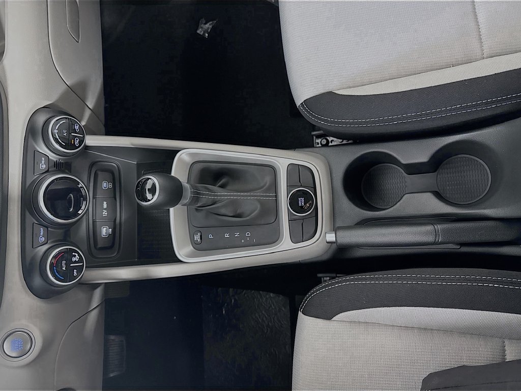 Used 2025 Hyundai Venue SEL FWD image 14