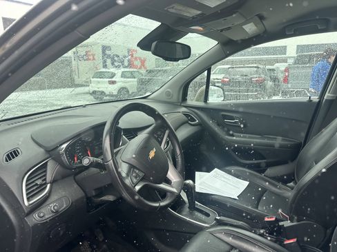 Used 2022 Chevrolet Trax LT w/ Premium Seat Package image 12