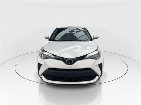 Used 2021 Toyota C-HR LE image 3