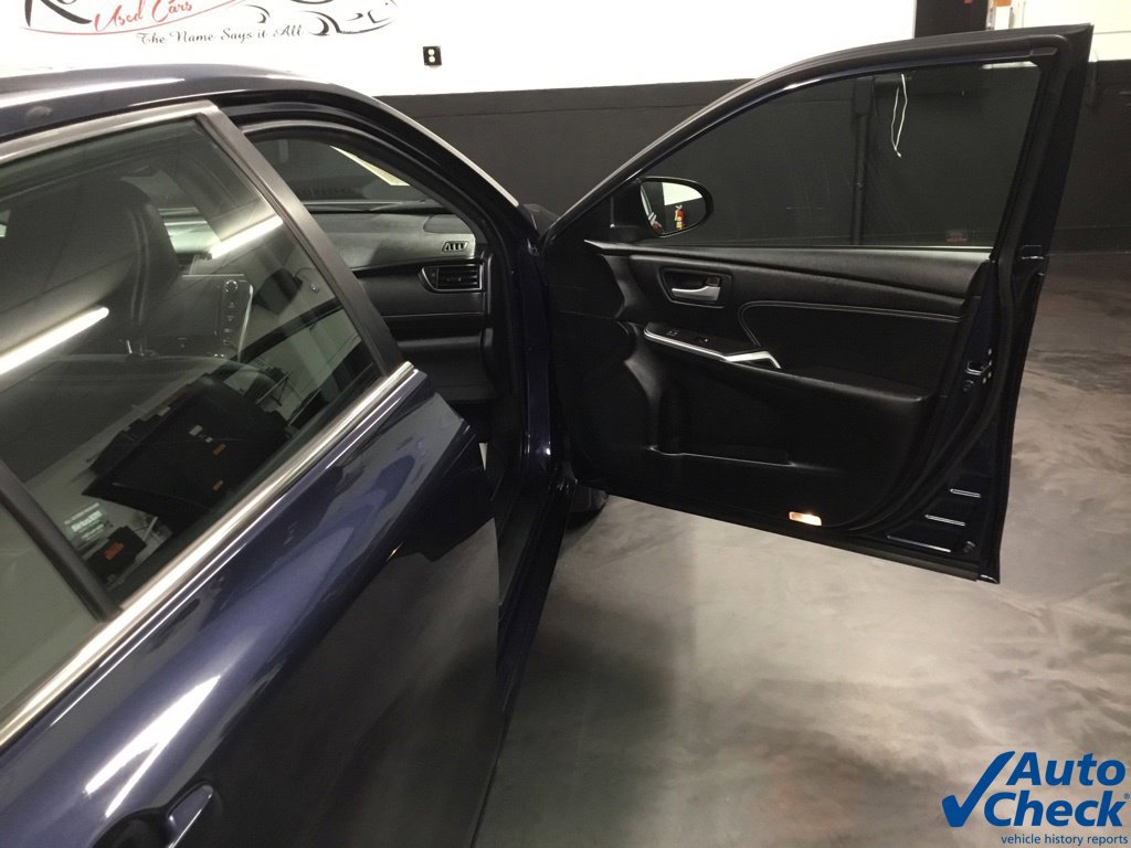 Used 2017 Toyota Camry XLE w/ Moonroof Package FWD image 14