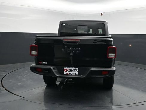 Used 2024 Jeep Gladiator Sport AWD/4WD image 8