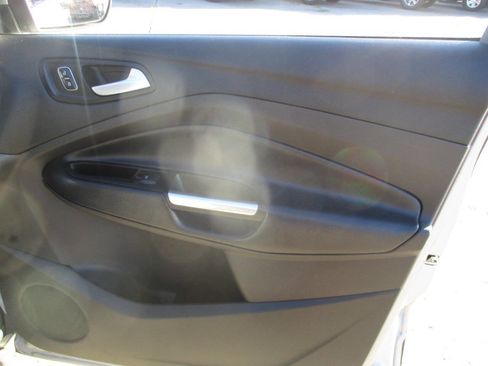 Used 2017 Ford Escape SE image 32