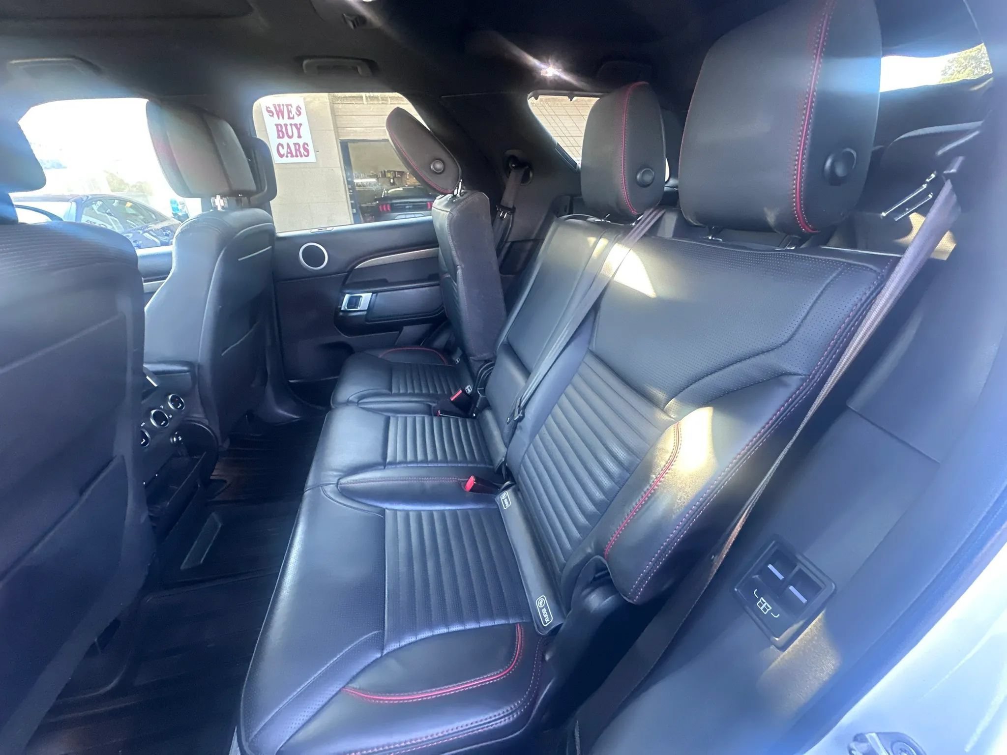 Used 2018 Land Rover Discovery HSE Luxury AWD/4WD image 22