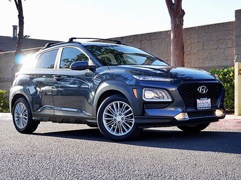 Used 2020 Hyundai Kona SEL Plus FWD image 2