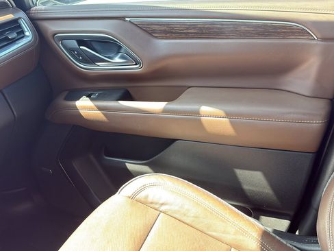 Used 2023 Chevrolet Suburban High Country RWD image 21