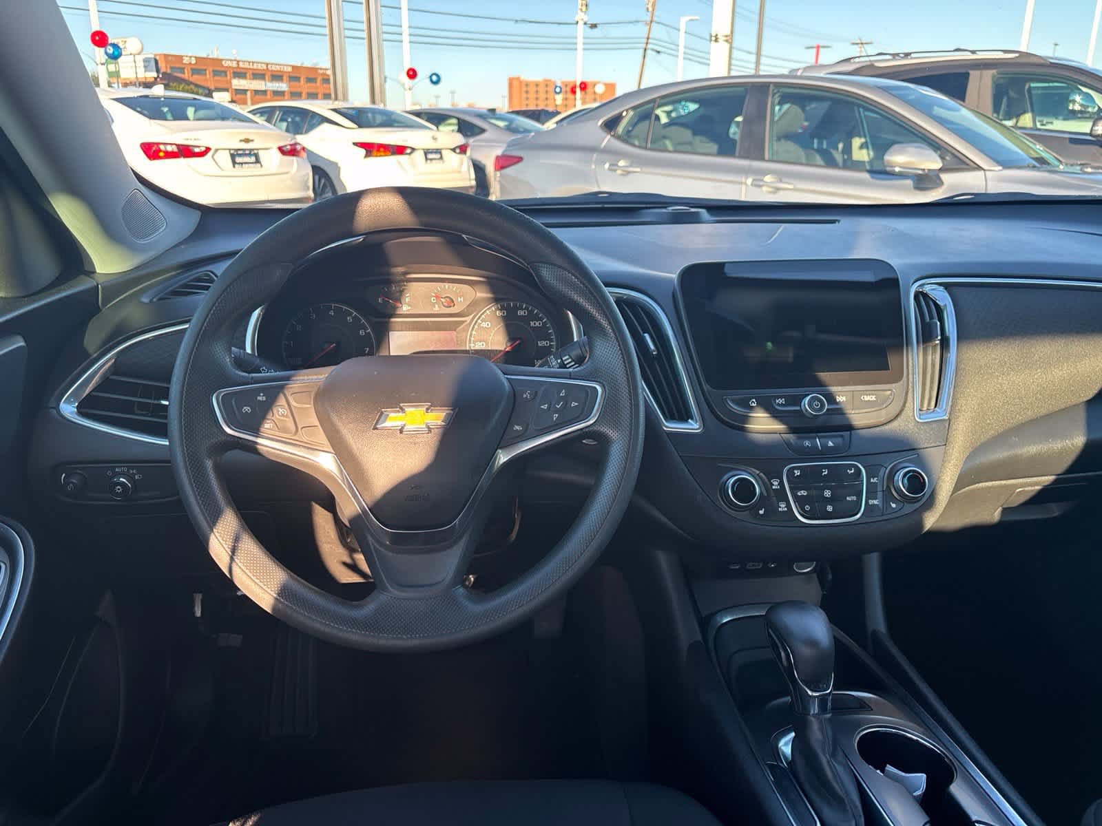 Used 2021 Chevrolet Malibu LT FWD image 18