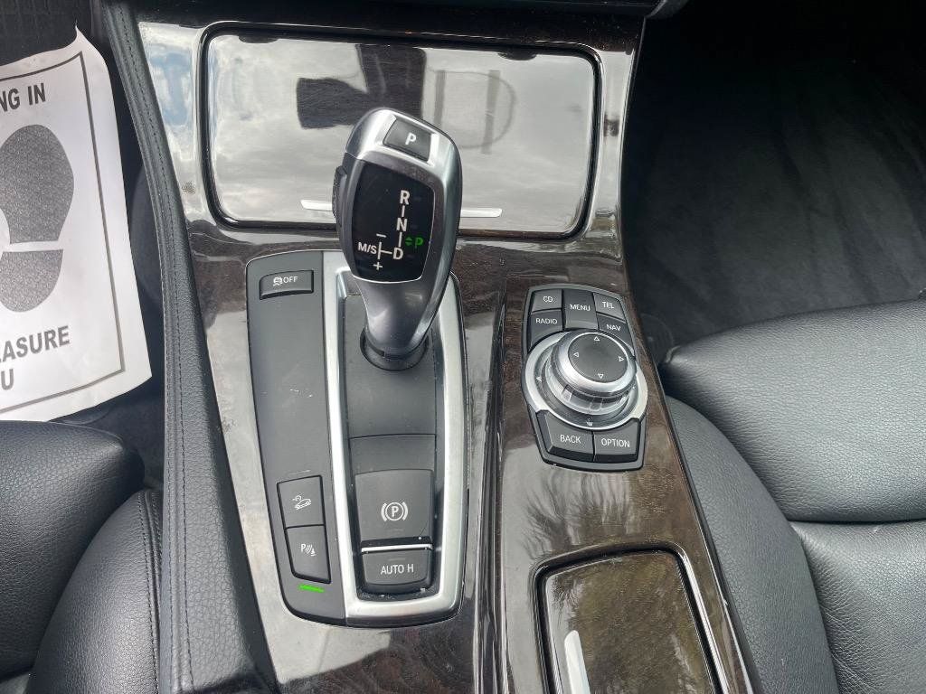 Used 2011 BMW 550i xDrive Sedan AWD/4WD image 17