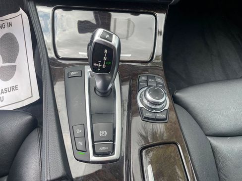 Used 2011 BMW 550i xDrive Sedan AWD/4WD image 17