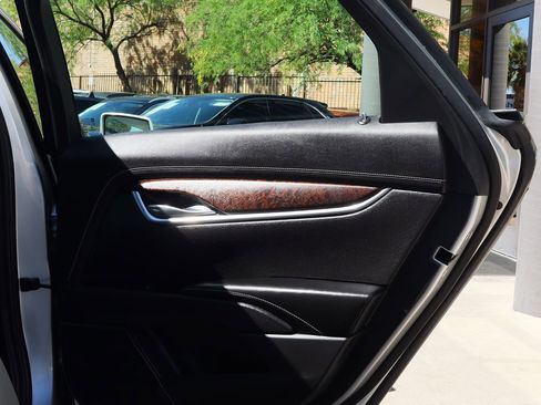 Used 2018 Cadillac XTS Luxury image 26