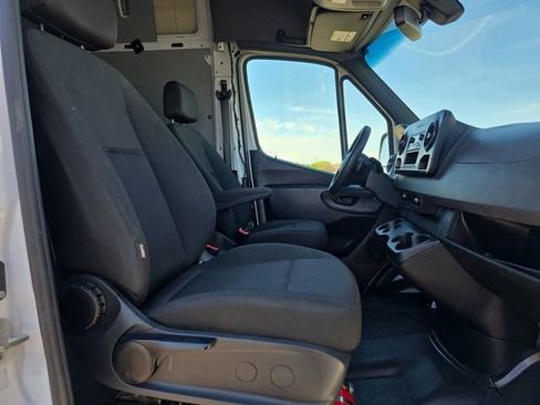 Used 2022 Mercedes-Benz Sprinter 2500 image 14
