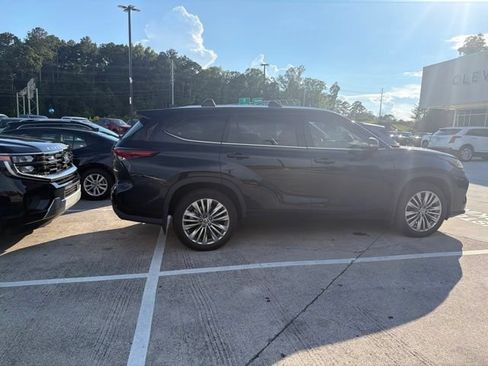 Used 2024 Toyota Highlander Platinum AWD/4WD image 12